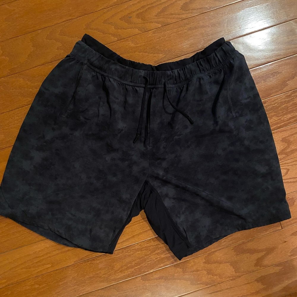 Lulu Yoga Shorts (excellent condition)